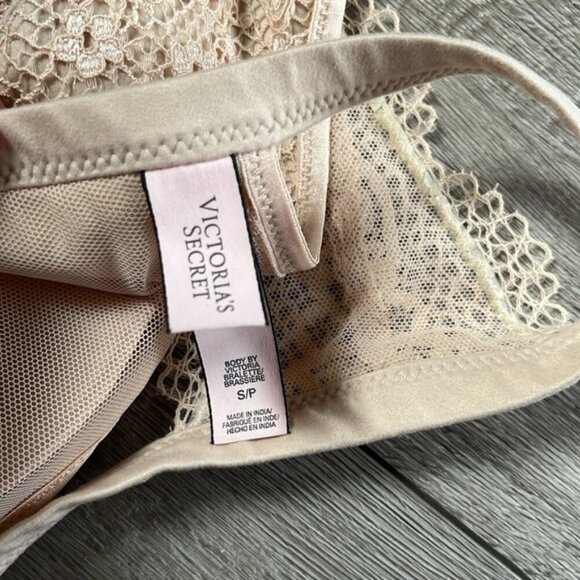 Victoria’s Secret Lace Bralette size small - Picture 3 of 3